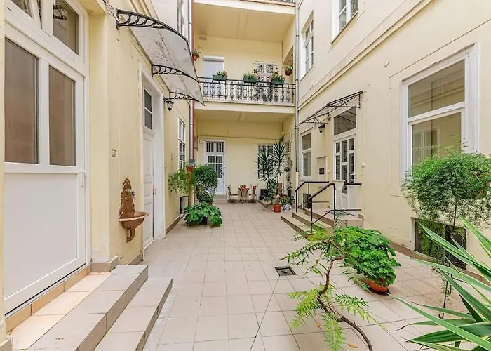 Rose Garden In Centre For 4 Apartman