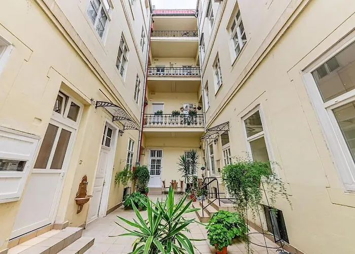 Rose Garden In Centre For 4 Apartman