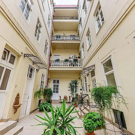 Rose Garden In Centre For 4 Appartement Boedapest