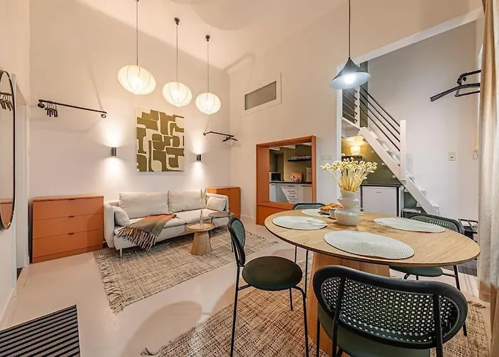 Rose Garden In Centre For 4 *