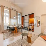 Rose Garden In Centre For 4 * Budapest