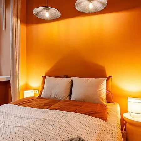 Rose Garden In Centre For 4 * Budapest