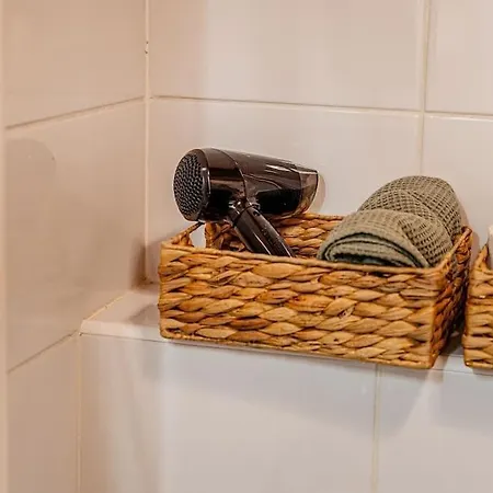 Rose Garden In Centre For 4 *